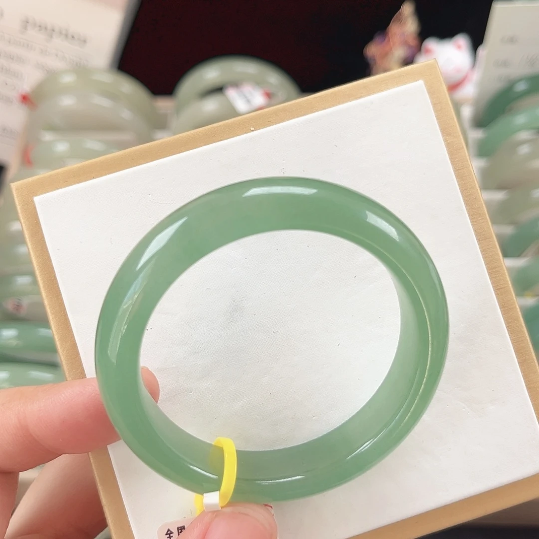 东陵石未镶嵌手镯