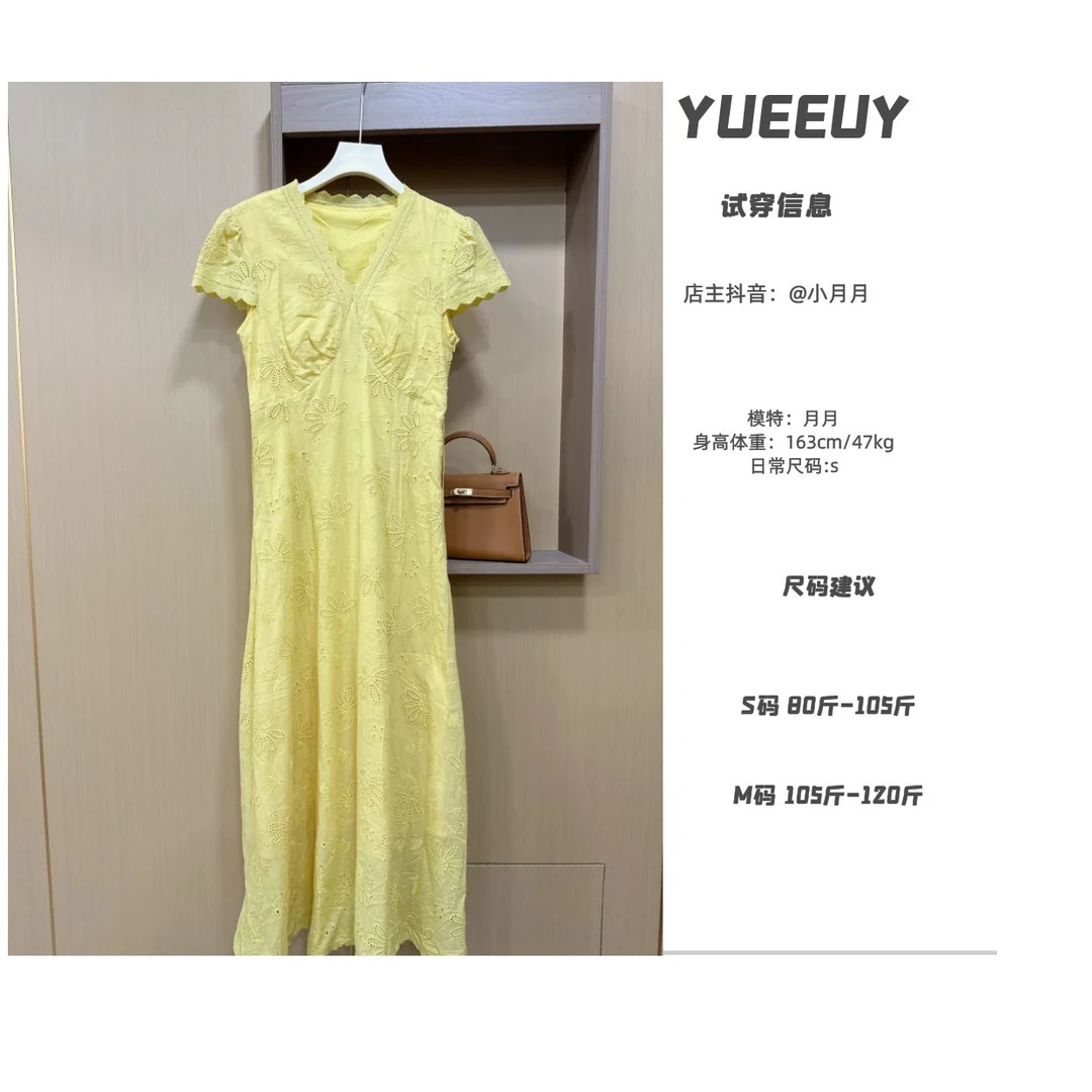 “知己”镂空花朵连衣裙