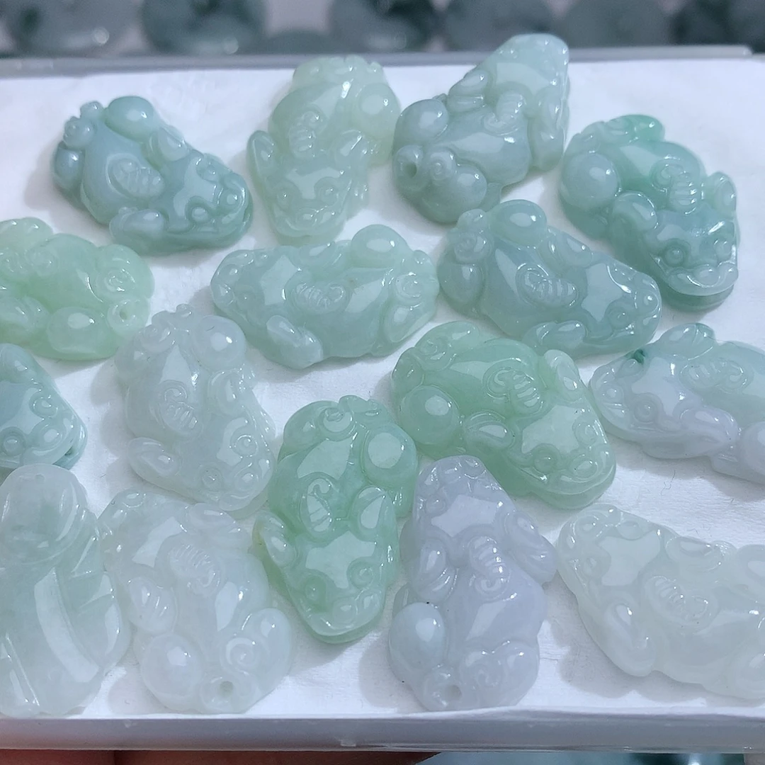 翡翠未镶嵌颈饰发2个