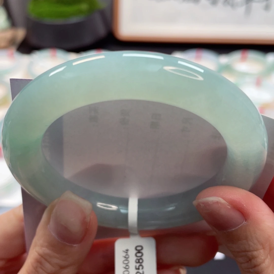 【闪购商品】翡翠手镯未镶嵌53.5胖圆微起光晴蓝底带30号