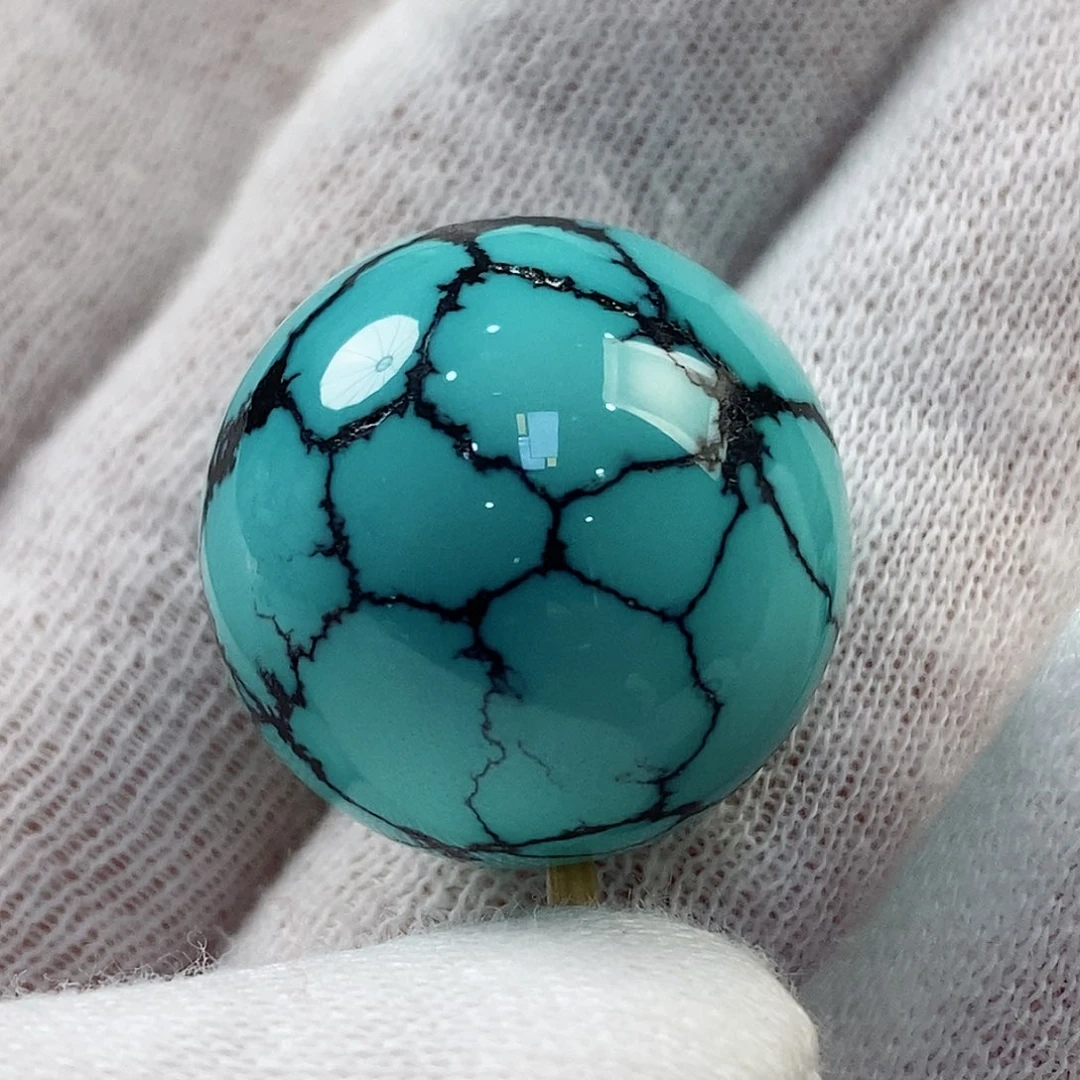 绿松石配饰未镶嵌?**王