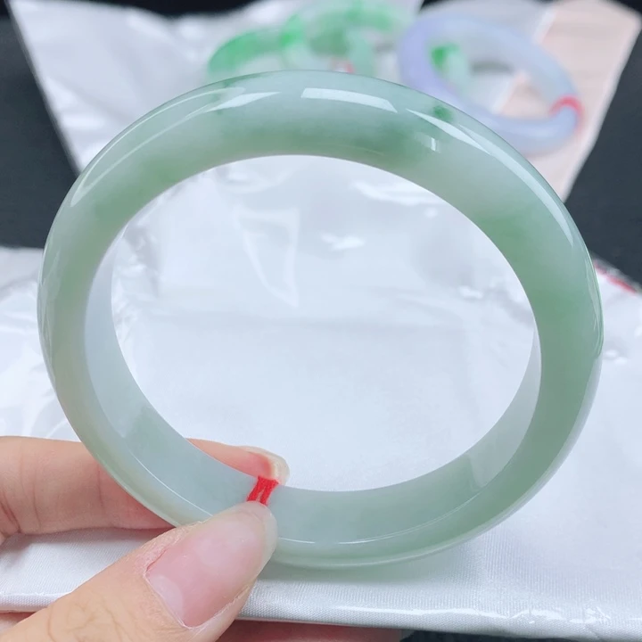 哔***g翡翠未镶嵌手镯缅甸62.2飘绿花正圈