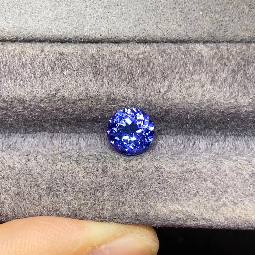 2.36克拉天然玻璃体满火彩坦桑石坦桑石未镶嵌