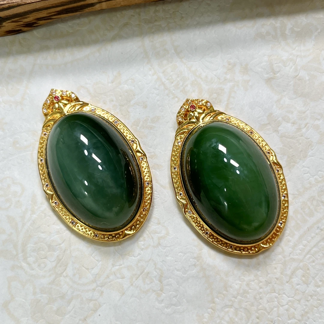 YW91和田玉碧玉18K金镶椭圆吊坠29*19*14mm多样性发其一