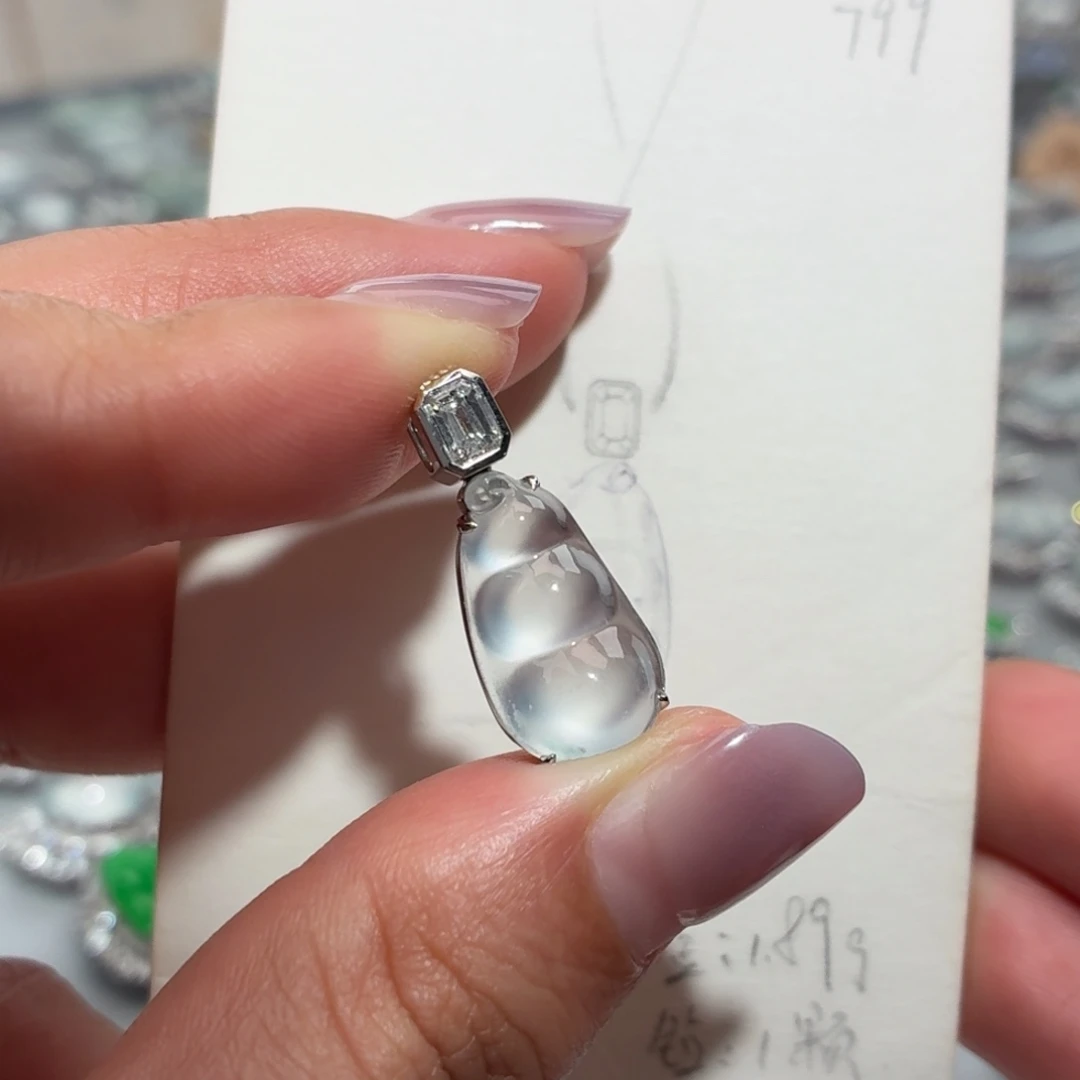 翡翠18K金镶嵌颈饰豆子