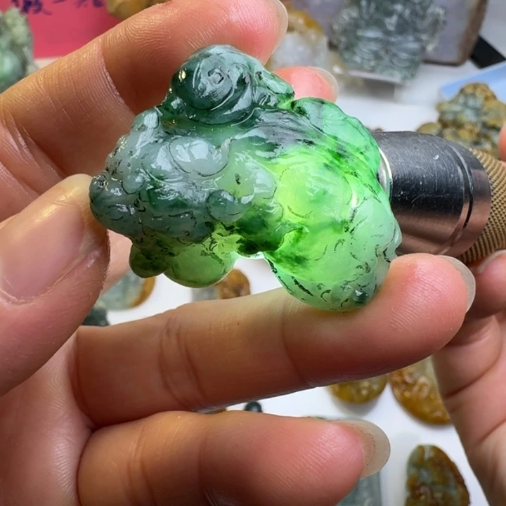 定制翡翠未镶嵌貔貅3