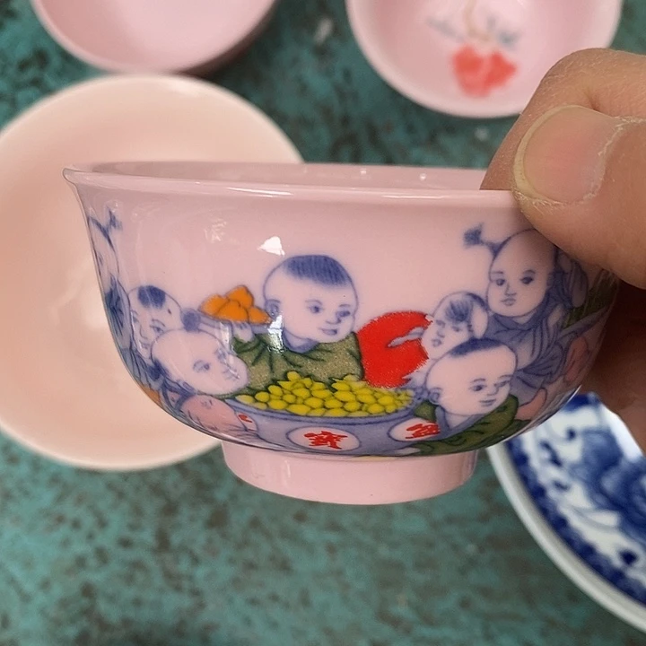 摆件陶瓷红稀土童子压手杯