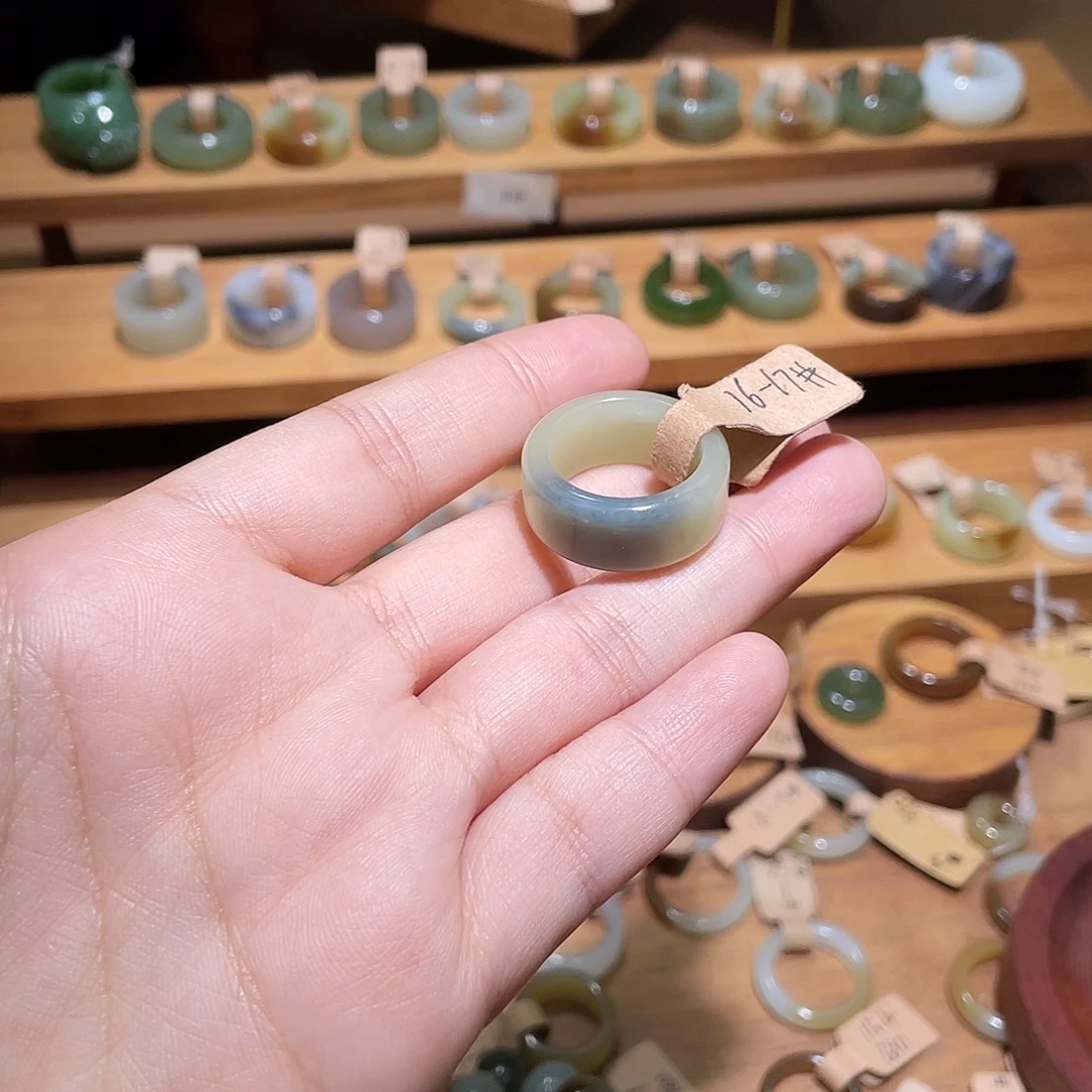 不***觉和田玉未镶嵌戒指17.7