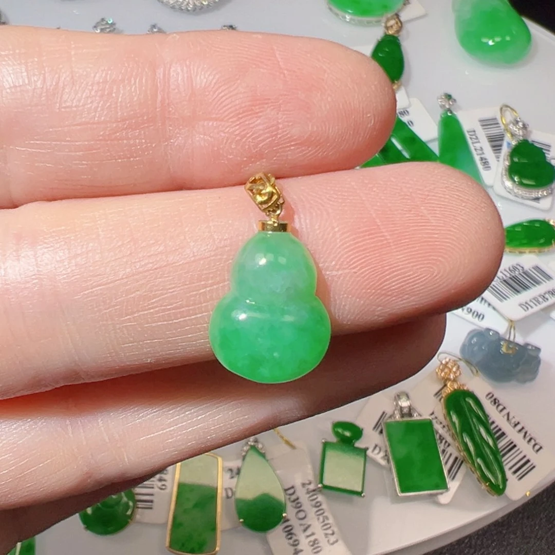 翡翠挂件18K金镶嵌翡翠