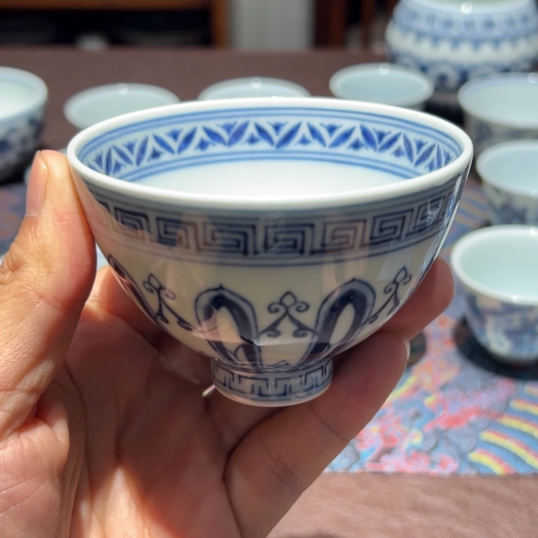 陶精品青花宝相纹鸡心杯口径约8.5厘米