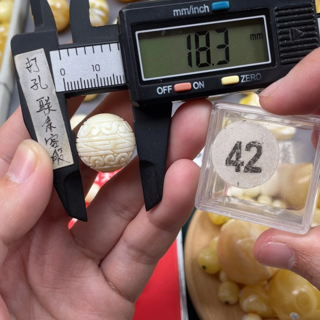 蜜蜡珠宝奇石未镶嵌