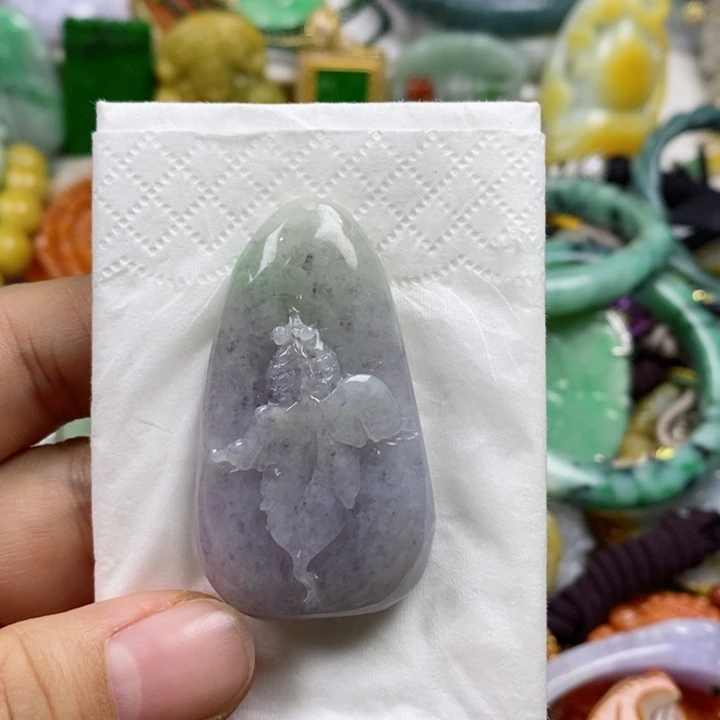翡翠吊坠(赠链)未镶嵌
