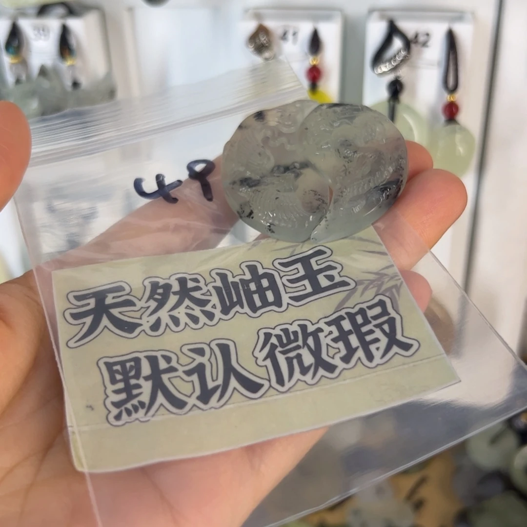 世***莹蛇纹石玉未镶嵌颈饰