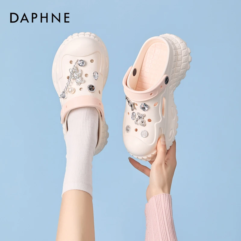 达芙妮厚底洞洞鞋女2025新款夏季增高外穿多巴胺凉拖鞋透气踩屎感