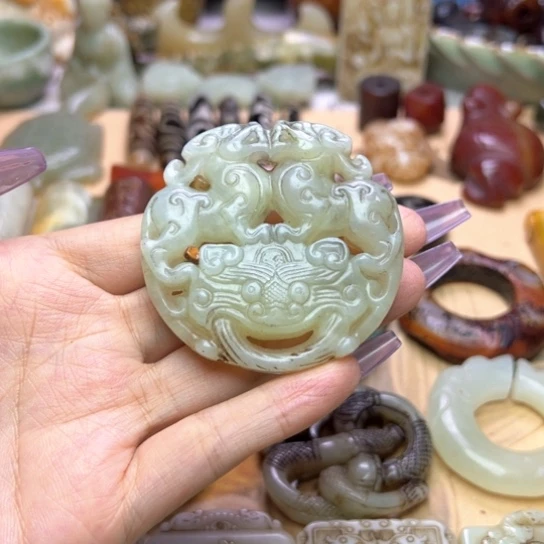 蛇纹石玉未镶嵌颈饰
