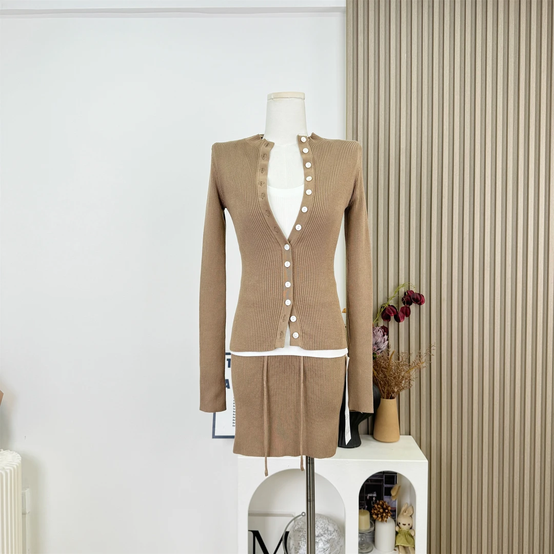 法式温婉淑女卡其色气质套装针织修身显瘦毛衣半身包臂短裙女