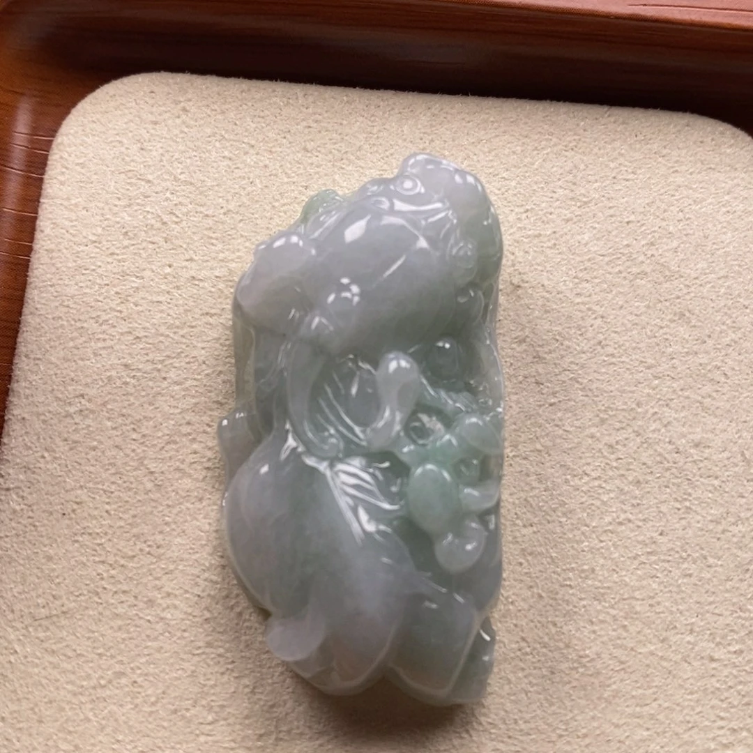 翡翠未镶嵌颈饰如意貔貅