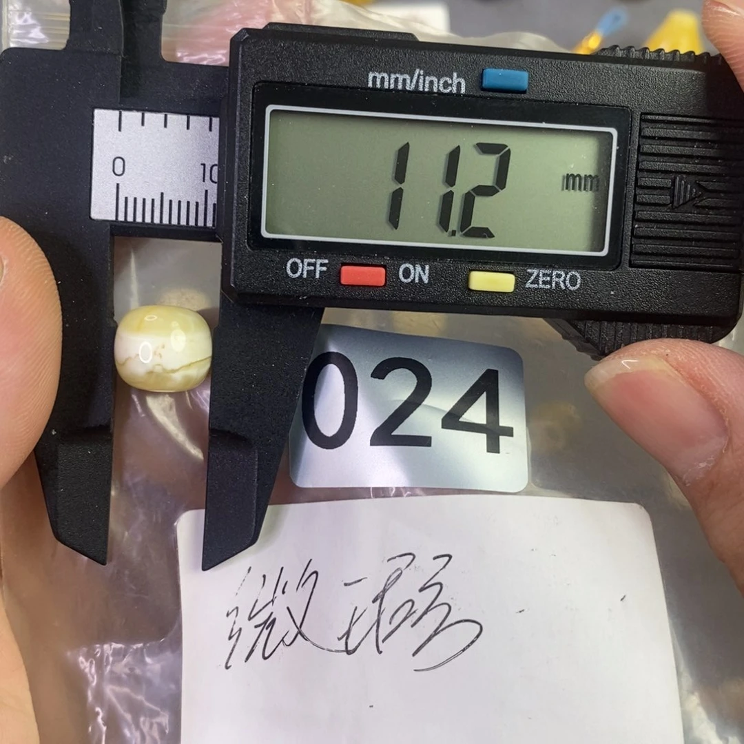 未镶嵌琥珀裸石琥珀蜜蜡吊坠，琥珀