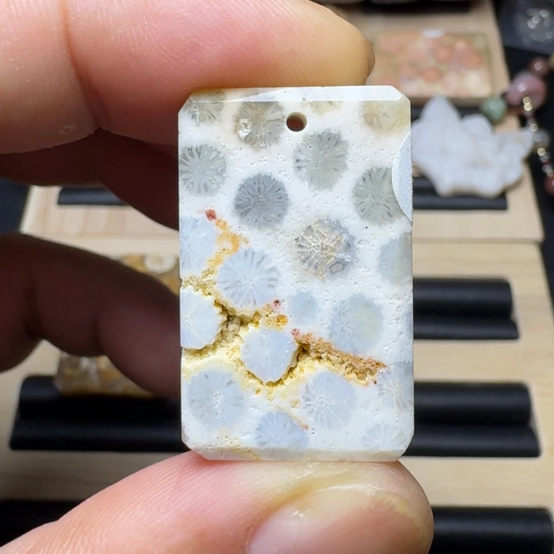 未镶嵌纯天然色有机玉石保真色硅化玉
