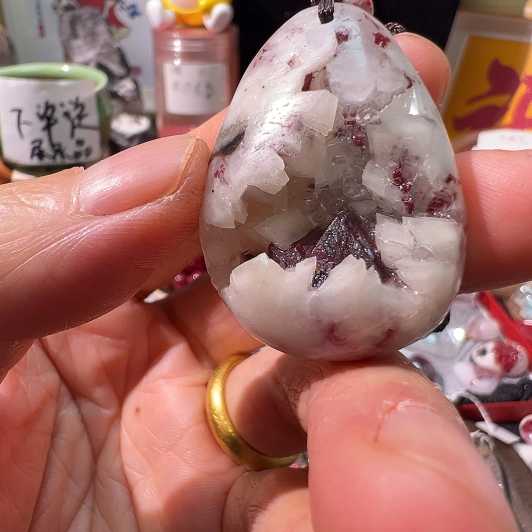 天然辰砂水晶洞包砂