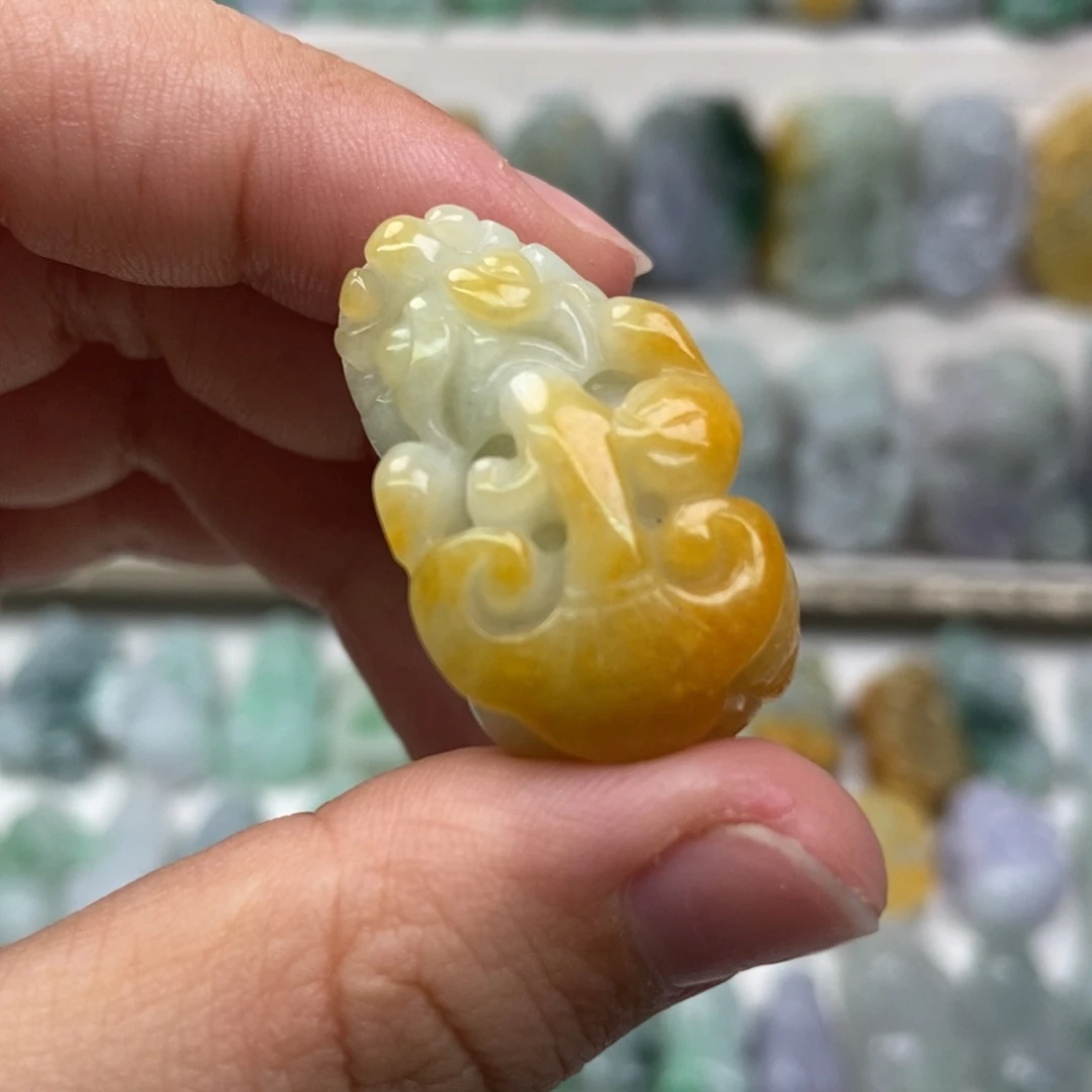 翡翠未镶嵌吊坠(赠链)