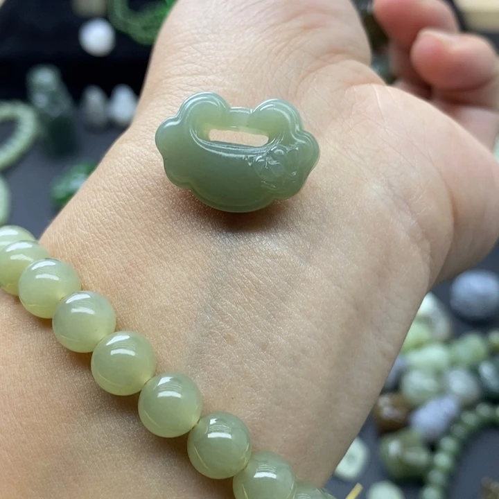 和田玉未镶嵌颈饰福利无售后