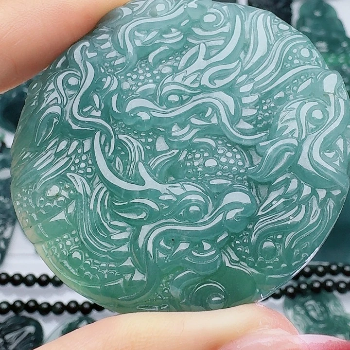 颈饰未镶嵌翡翠天然的A货翡翠多样性发其一