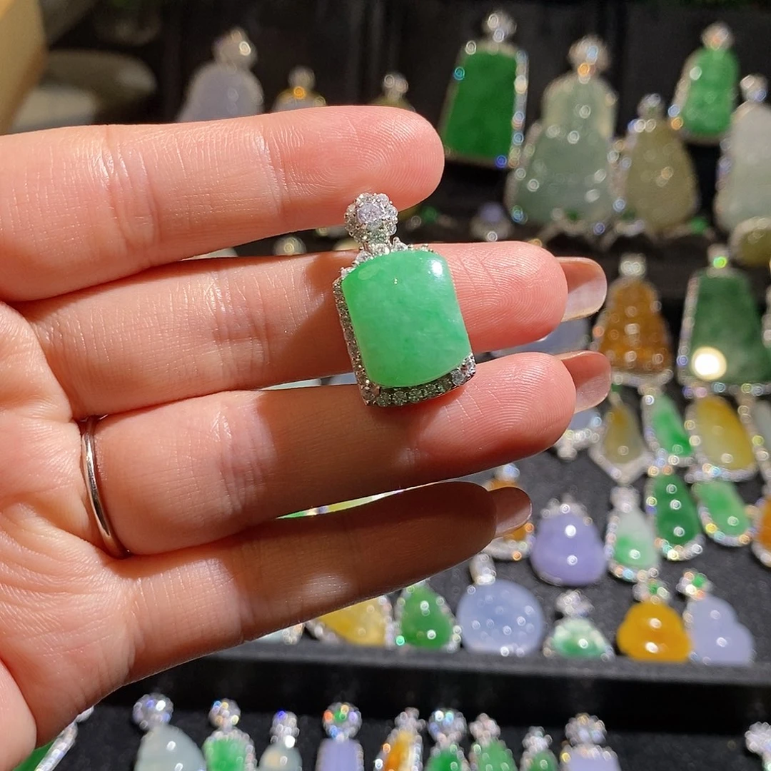 颈饰银S925镶嵌翡翠W***?天然翡翠