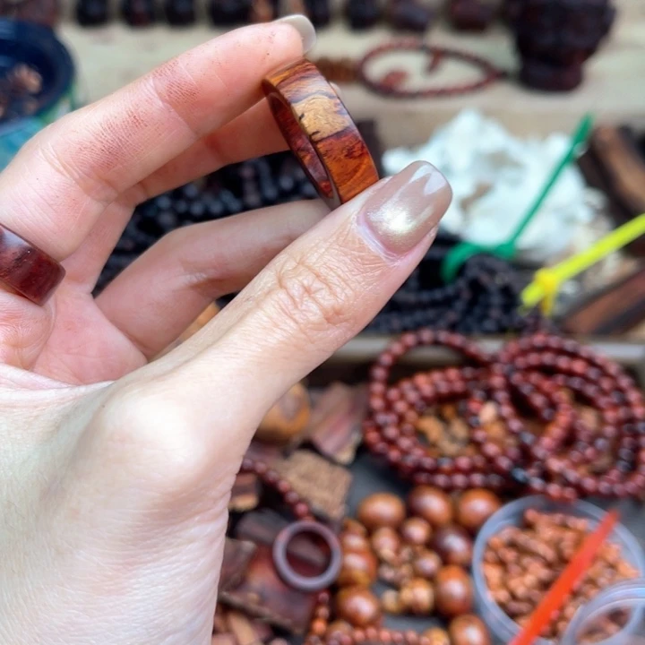 降真香其他f***y17➕圈口海南红降指环（带白皮）