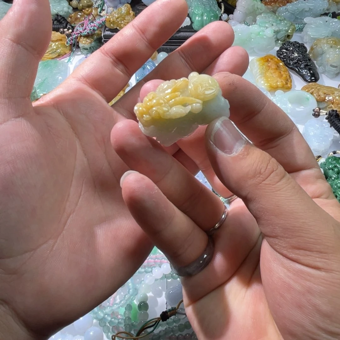 翡翠颈饰未镶嵌天然