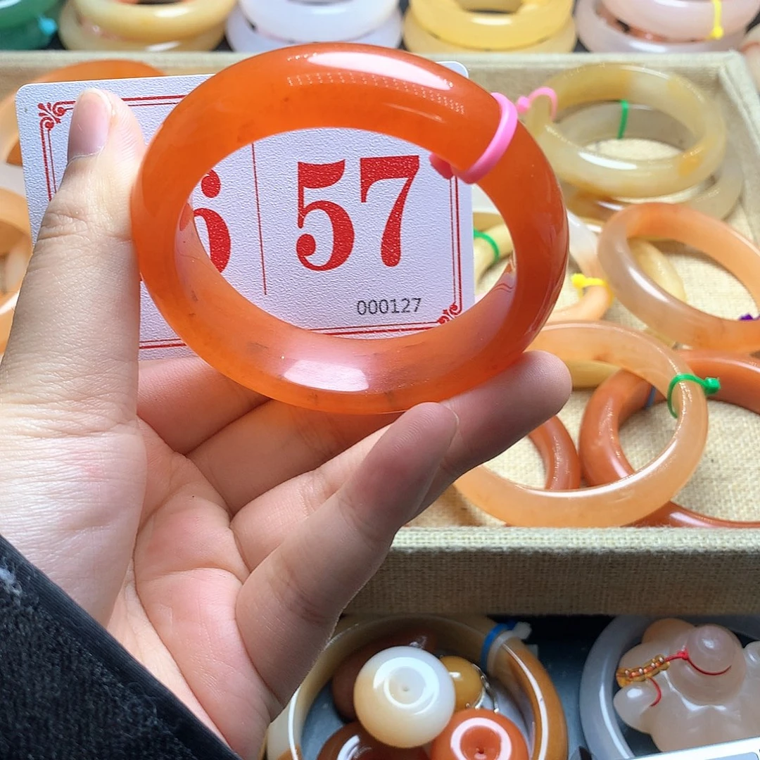 未镶嵌石英质玉（黄龙玉）手镯