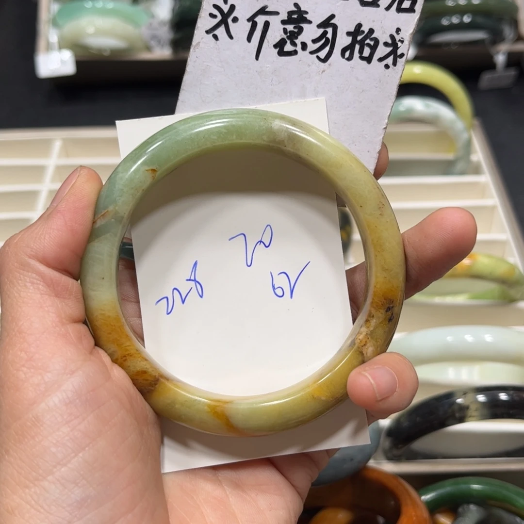 蛇纹石玉手镯未镶嵌