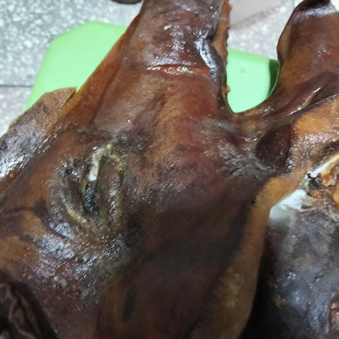 正宗柴火烟熏腊猪头肉家乡特产真农家风味