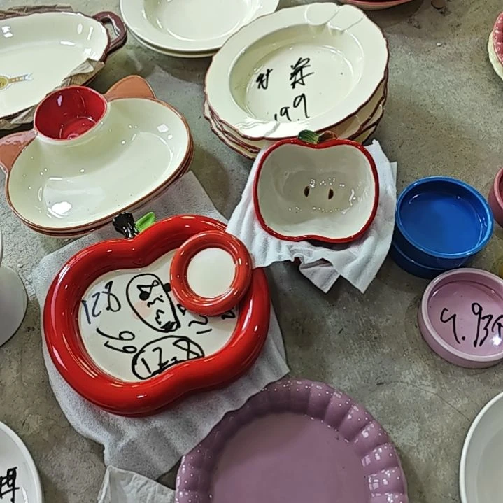 苹果两个盘加一个碗Kitty两个碗加一个熊碟和单炳碟