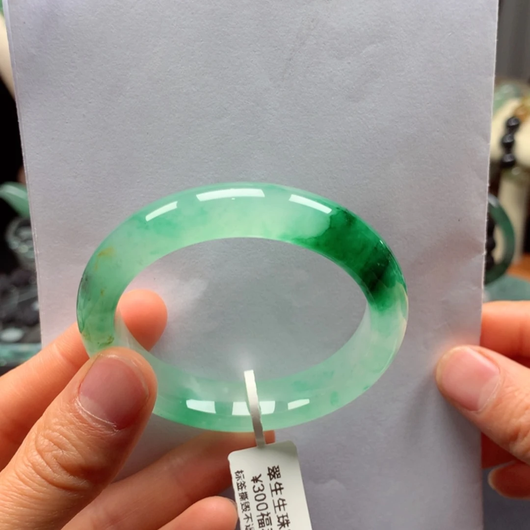 【闪购商品】未镶嵌手镯石英质玉