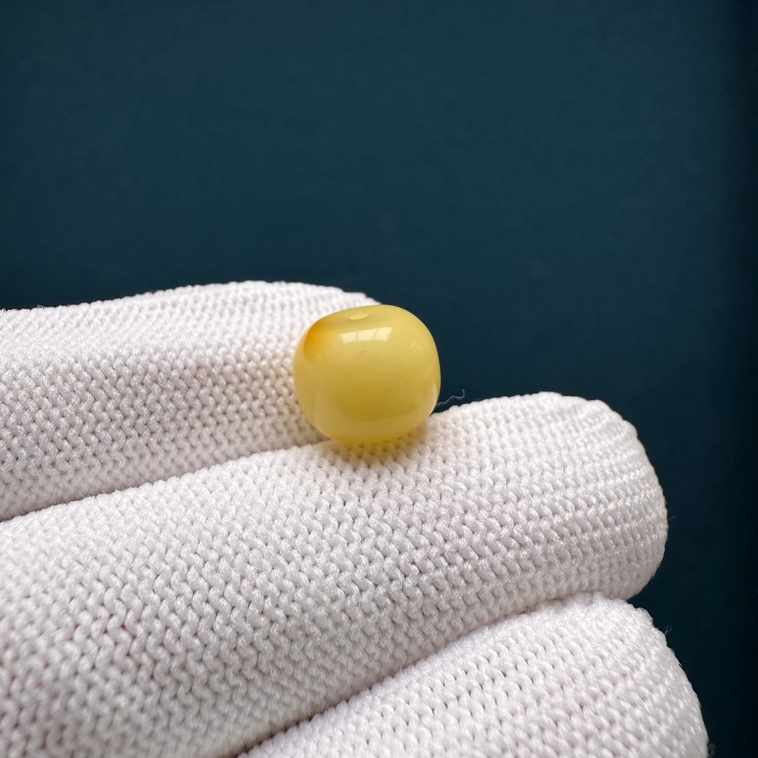 D1095天然原矿蜜蜡 【微瑕】老型10*8.2mm支持鉴定 假一罚十