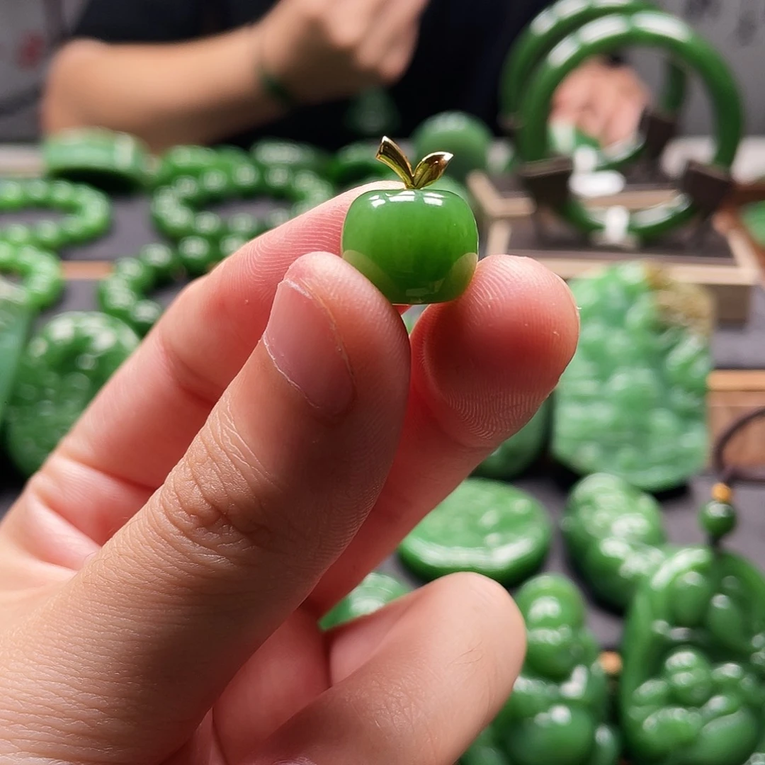 和田玉（碧玉）18K金镶嵌颈饰