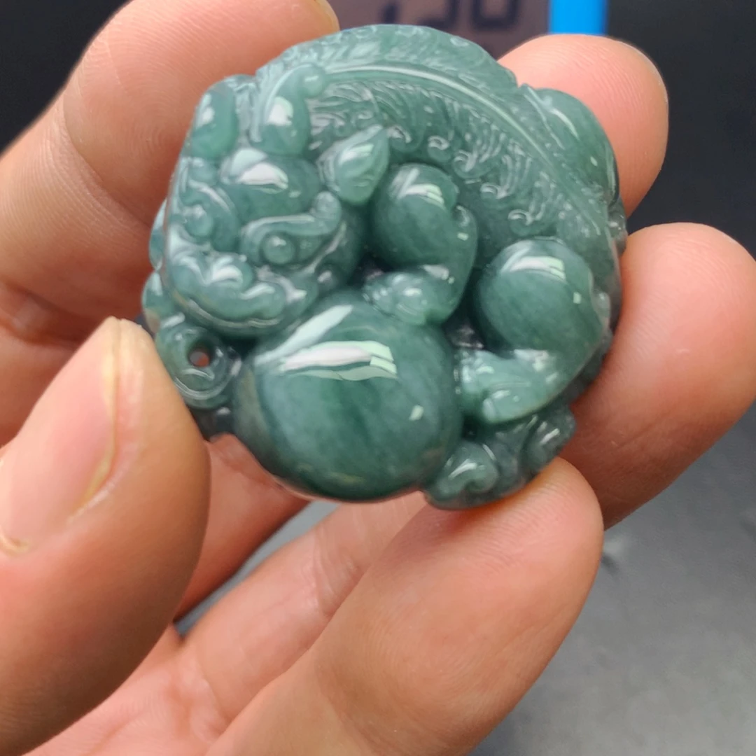 翡翠未镶嵌颈饰翡翠首饰和翡翠珠宝