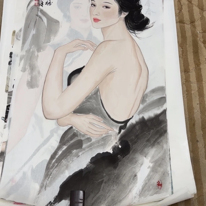 国画花鸟等图案为一体而得