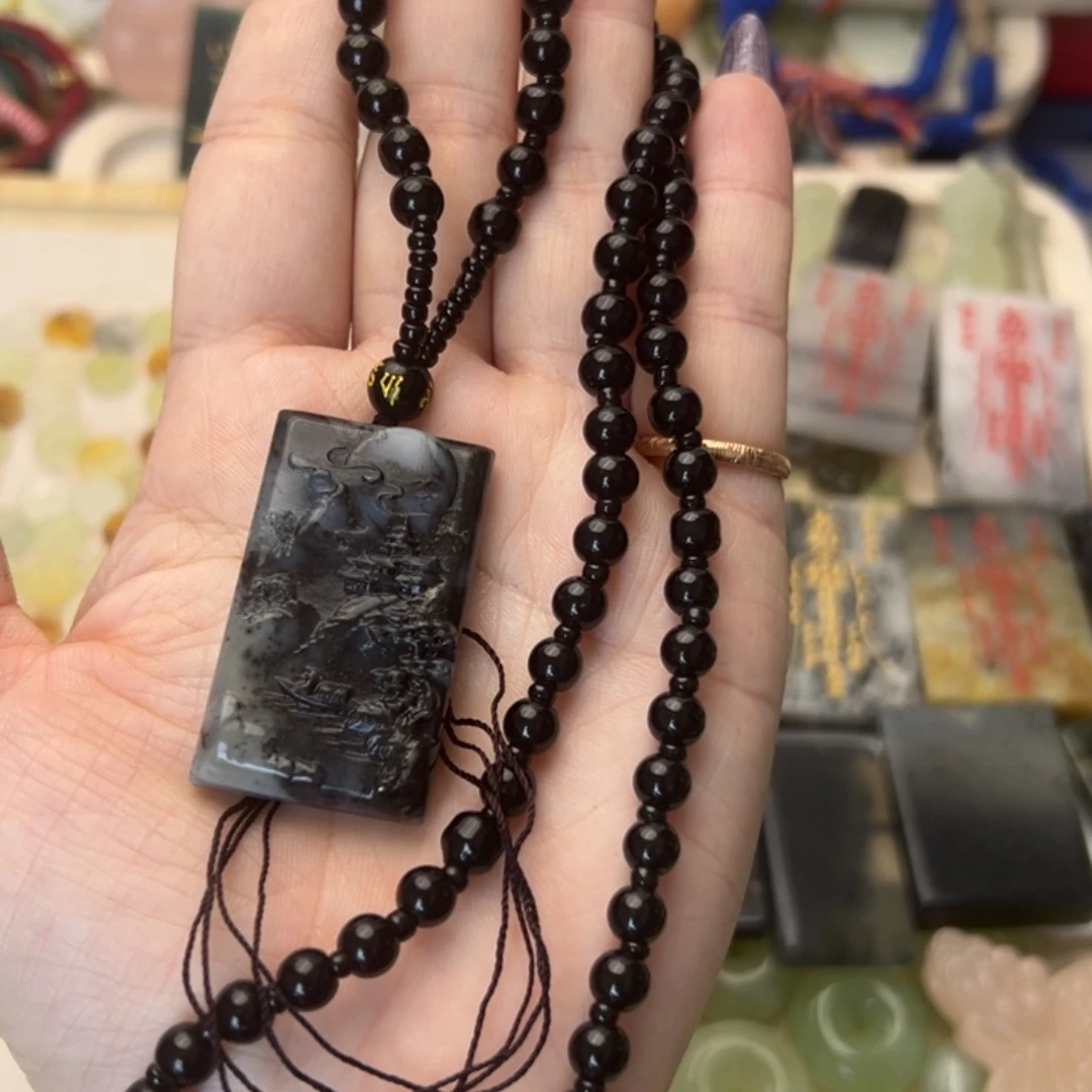 蛇纹石玉颈饰合金