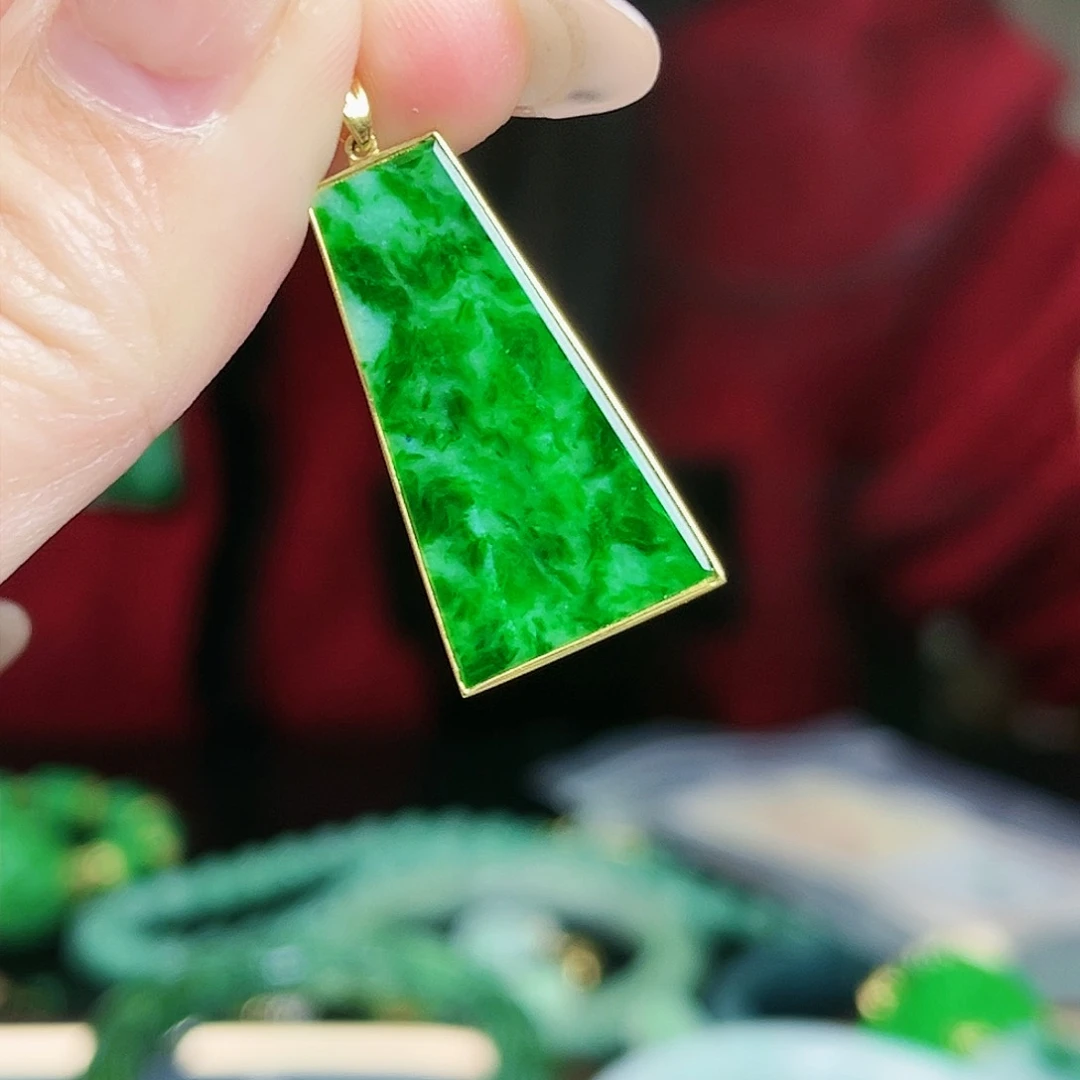 翡翠颈饰18K金镶嵌吊坠