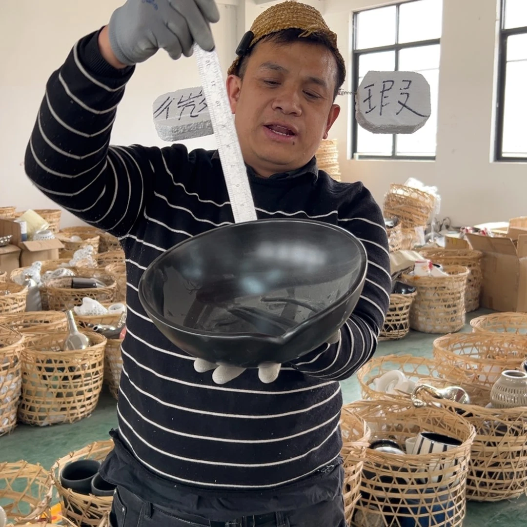 摆件64 号高中低温陶瓷瓶（部分微瑕）