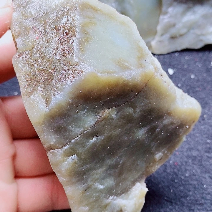 未镶嵌和田玉（糖玉）珠宝半成品