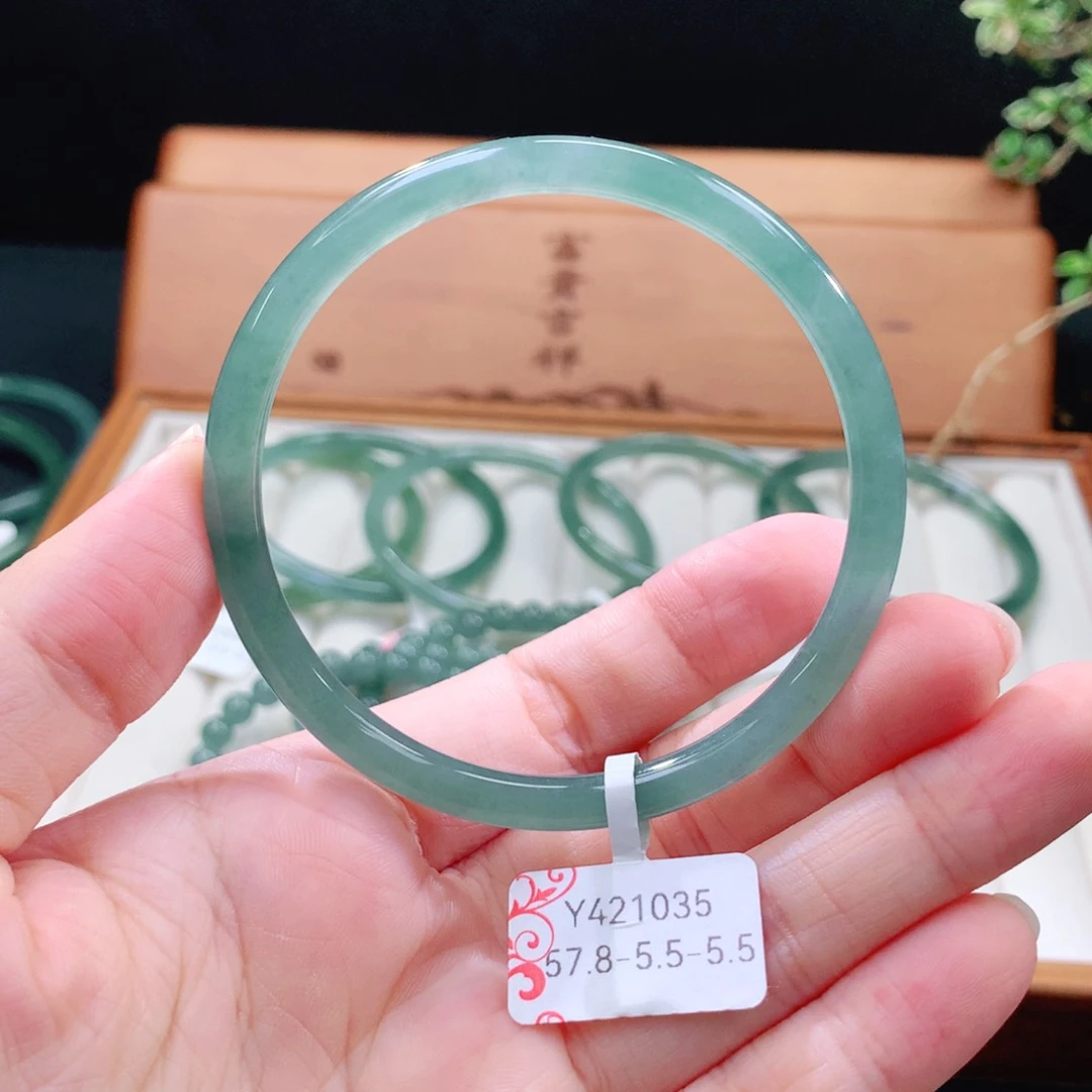 翡翠手镯（圆镯）未镶嵌