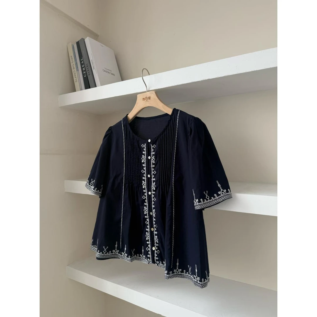 P0325-“山楂树”夏款圆领泡泡肩民族风刺绣打揽短袖衬衫女