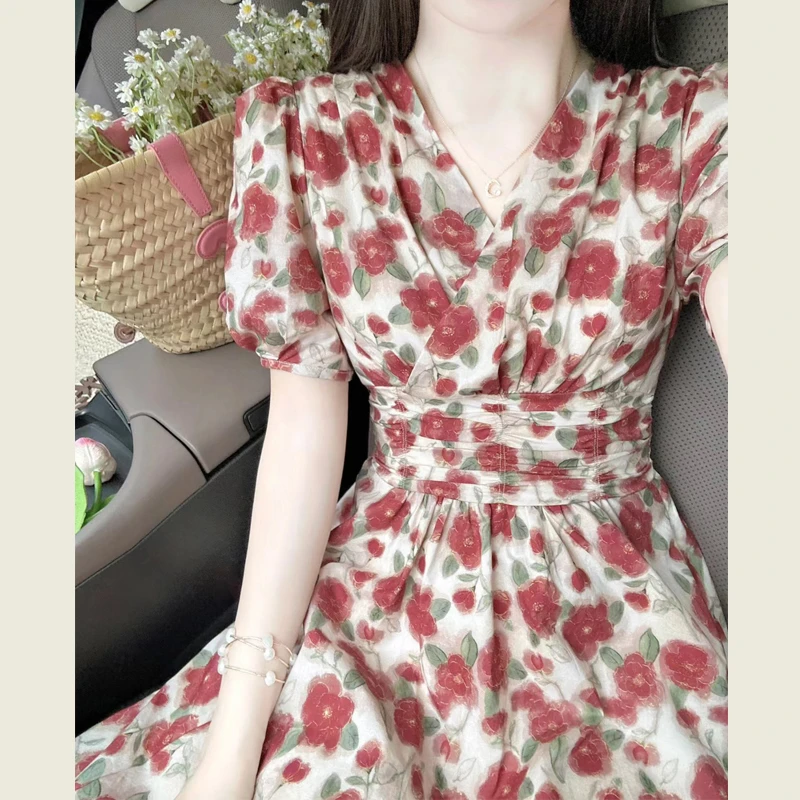 UQS2025新款海边度假风气质收腰A字长裙法式复古碎花V领连衣裙女