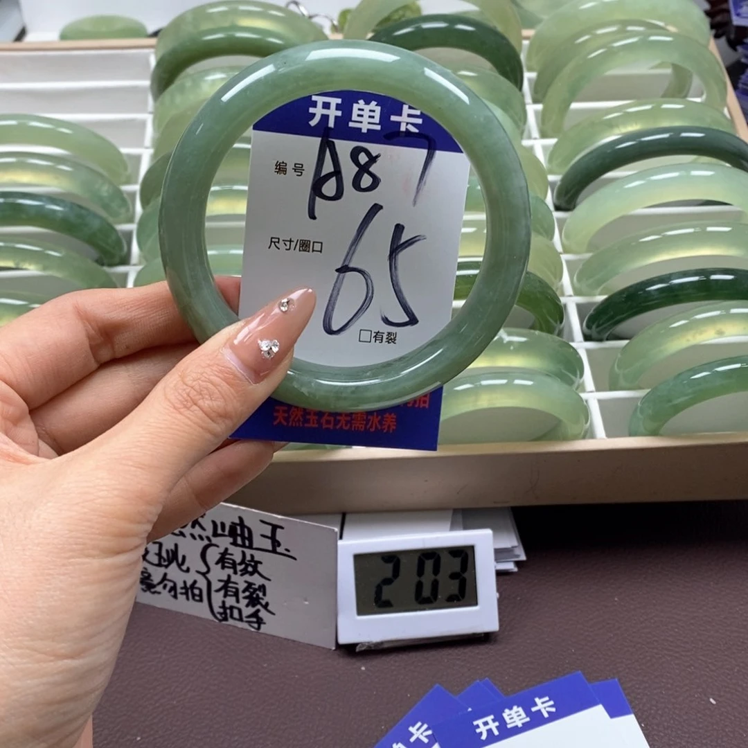 蛇纹石玉手镯未镶嵌