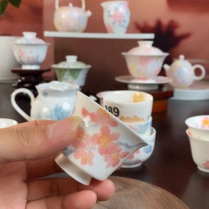梅花釉下手绘品茗杯