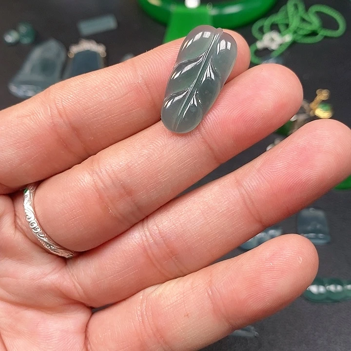 颈饰未镶嵌翡翠