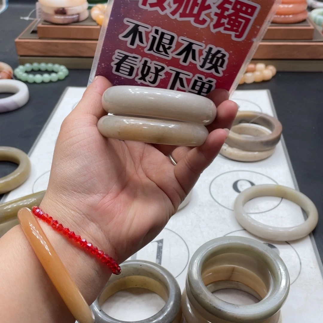 石英岩玉手镯未镶嵌W****